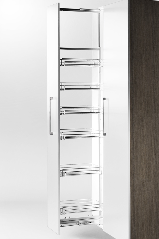 WT pull-out pantry
